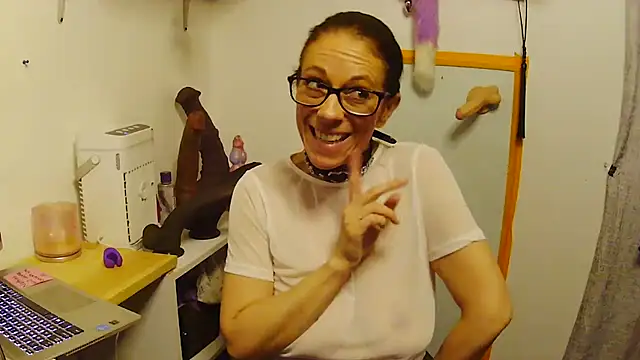 PartyPawgGirl420 online show from April 8, 3:52 am